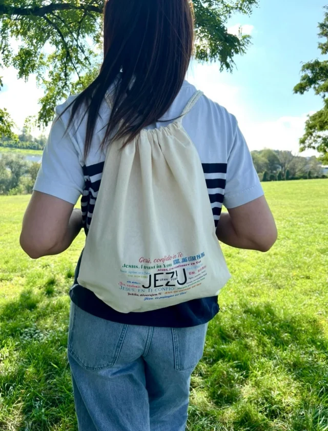 Wyjątkowy prezent, który naprawdę się przydaje! 🎒Lekki i praktyczny worek na plecy, idealny na spacer, wyjazd, pielgrzymkę czy trening 🤌#jezuufamtobie #miłosierdzie #łagiewniki #krakow #gadżet